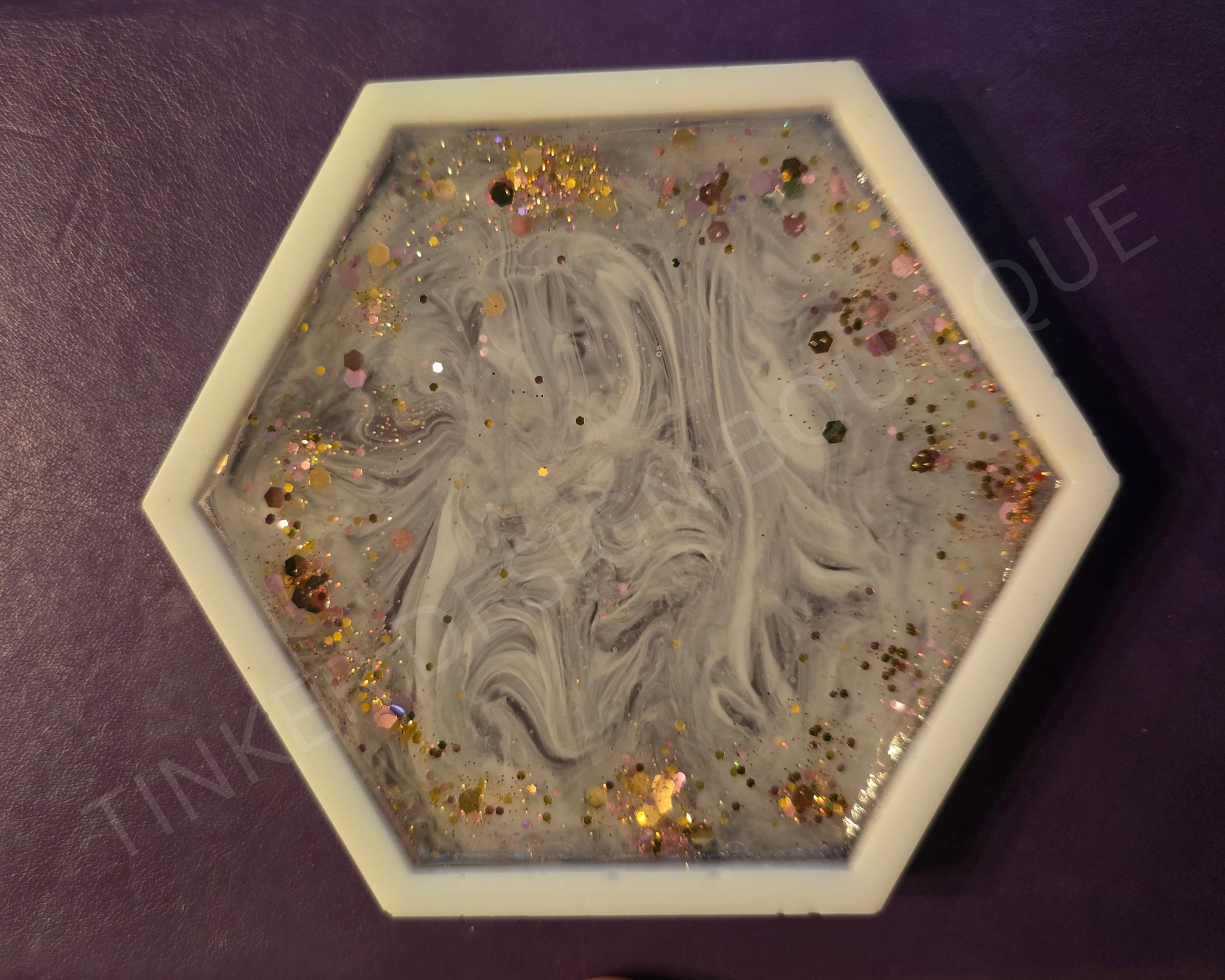 White trinket tray with glitter